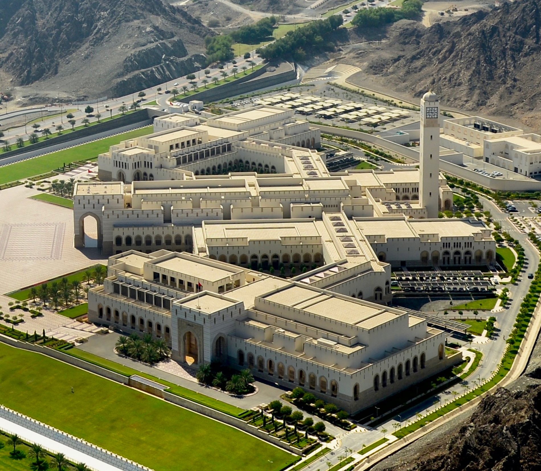 الأمين العام لمجلس الدولة: أهمية استثنائية تصبغ دور الانعقاد السنوي الثاني لتزامنه مع صدور النظام الأساسي للدولة وقانون مجلس عمان