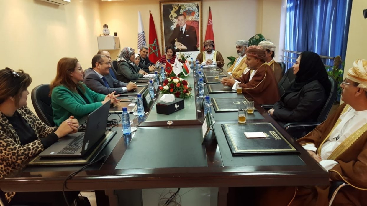 وفد مجلس الدولة يطلع على تجهيزات ميناء طنجة بالمغرب