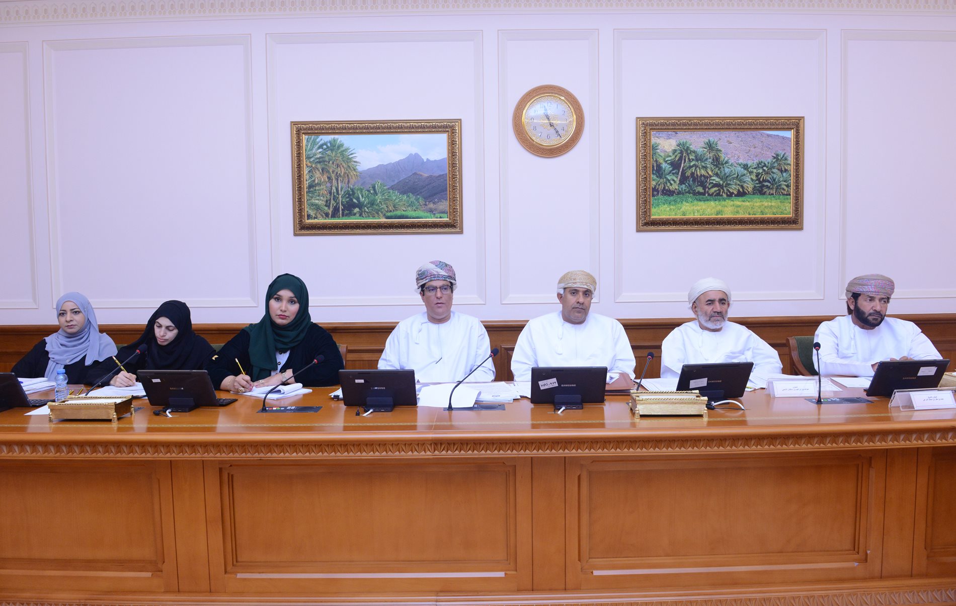 Social Committee reviews programs of MOSD for the care of the elderly 