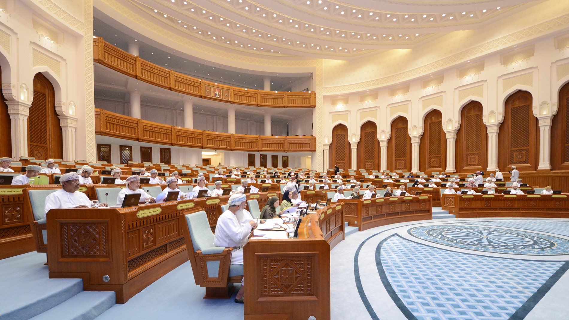 مجلس الدولة يناقش مشروع" قانون مكافحة التجارة المستترة"    