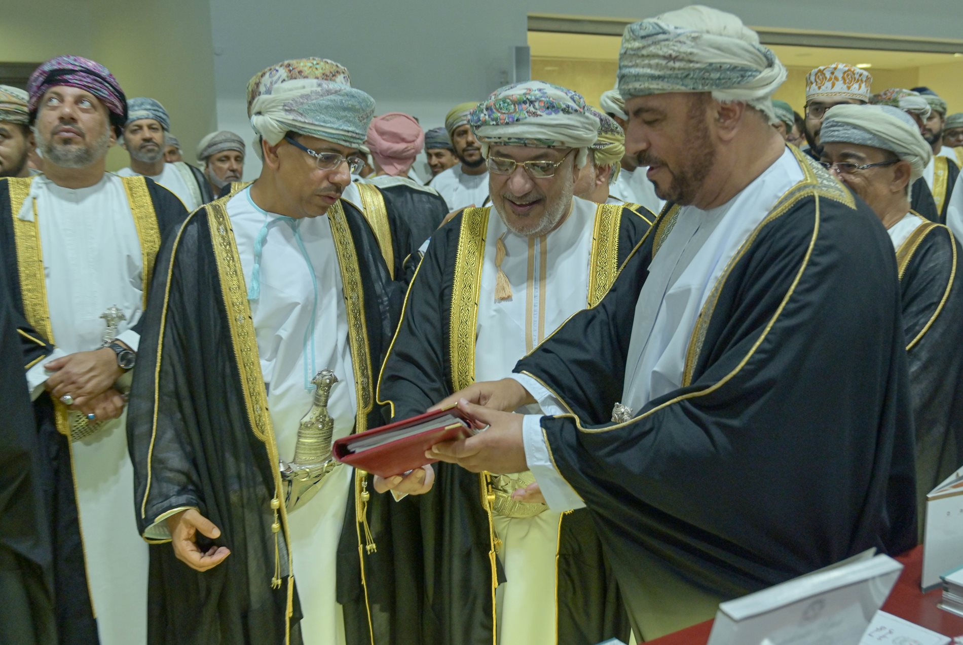 جناح مجلس عمان بمعرض الكتاب يوثق لمسيرة التطوير المؤسسي للشورى