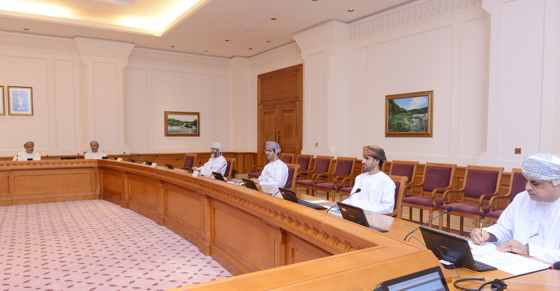 Education and Research Committee discusses status and future of teachers 