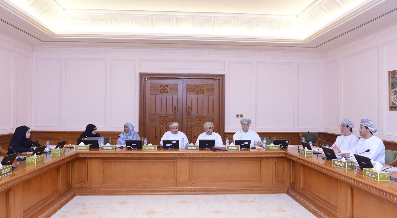 Sub-committee studying “Marine Pollution Control”, reviews memorandum on its report