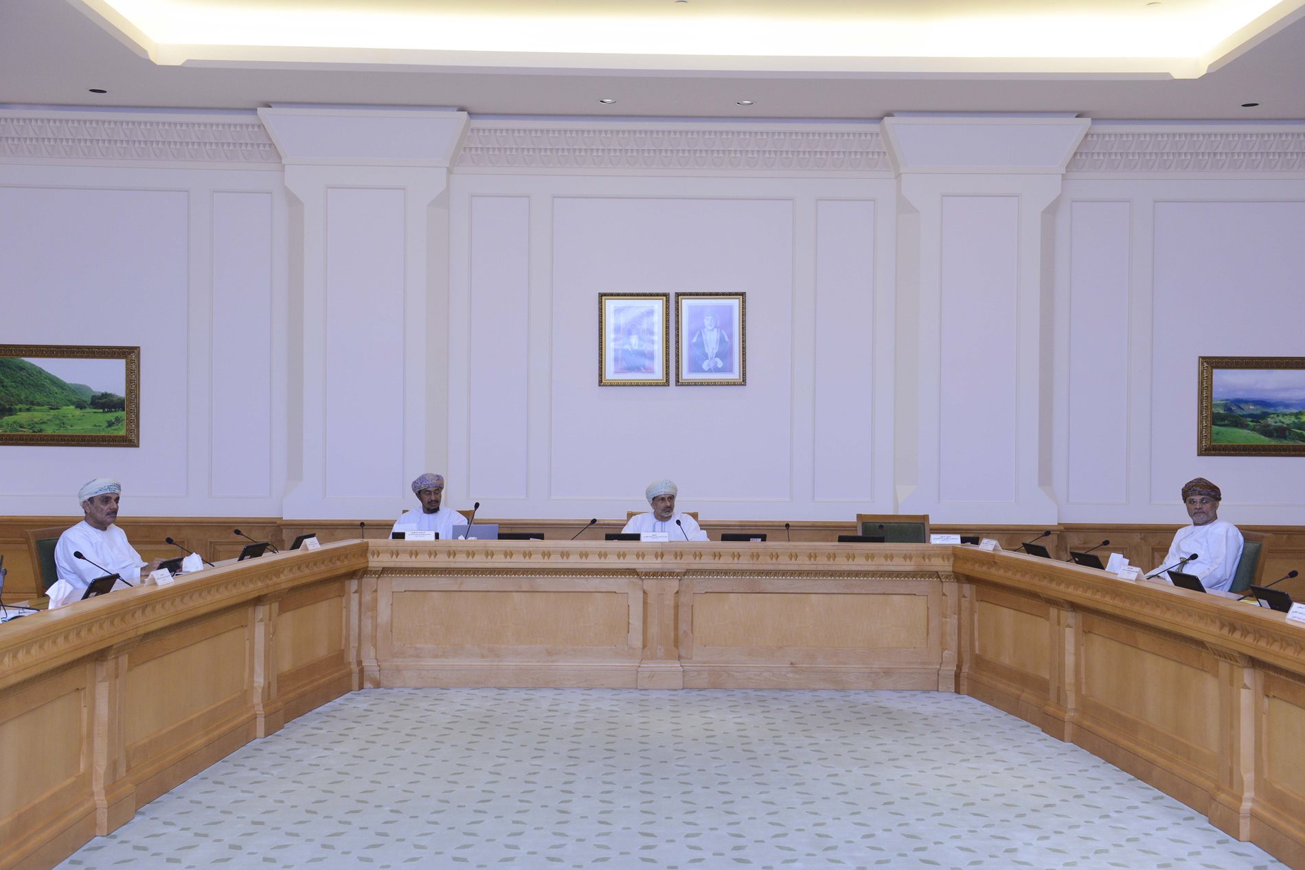 "التعليم والبحوث" بمجلس الدولة تستعرض جهود جامعة السلطان قابوس لدعم البحث العلمي