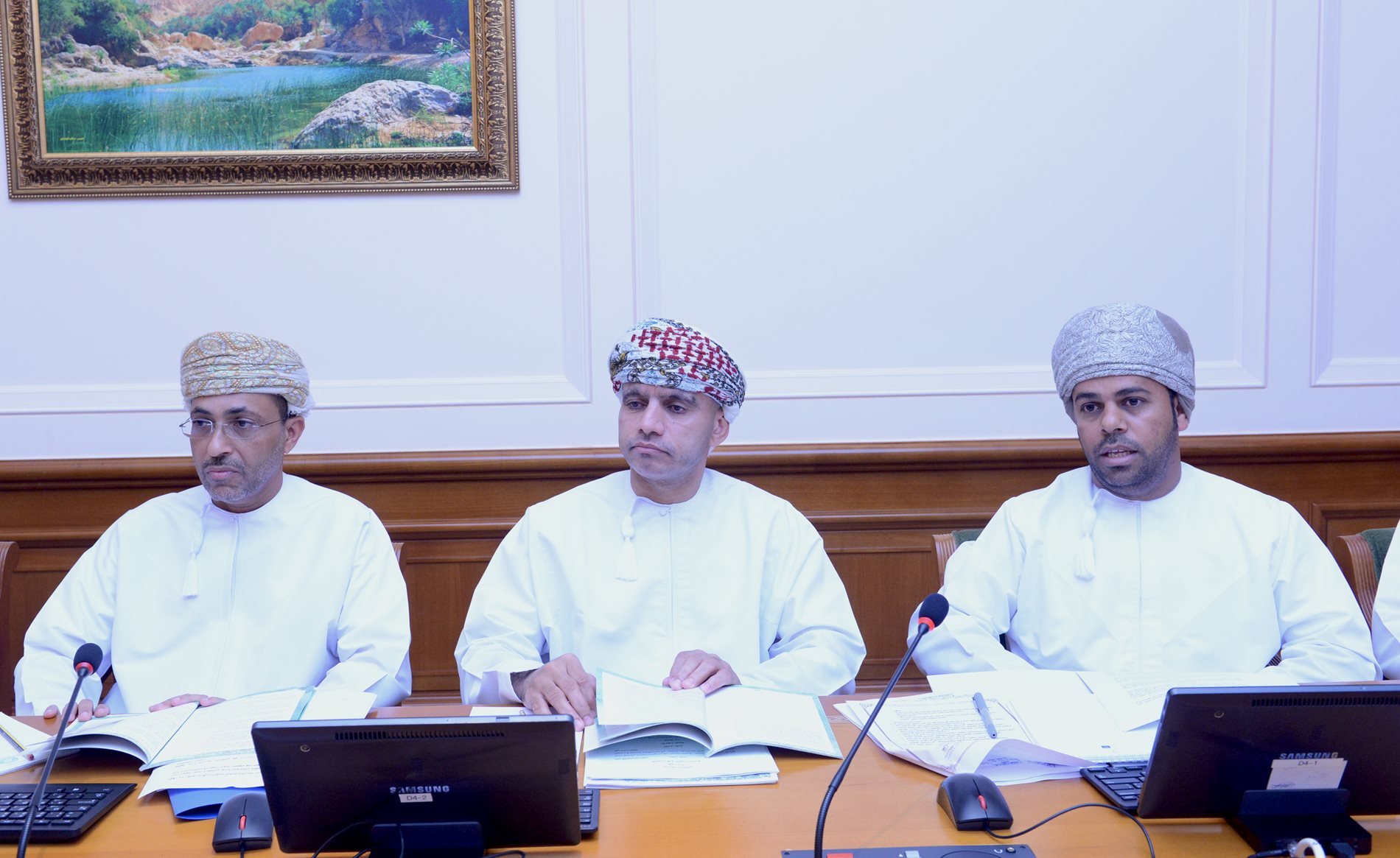 اللجنة الاجتماعية بمجلس الدولة تناقش مع مسؤولي "البيئة" برامج التوعية بمخاطر التلويث البحري