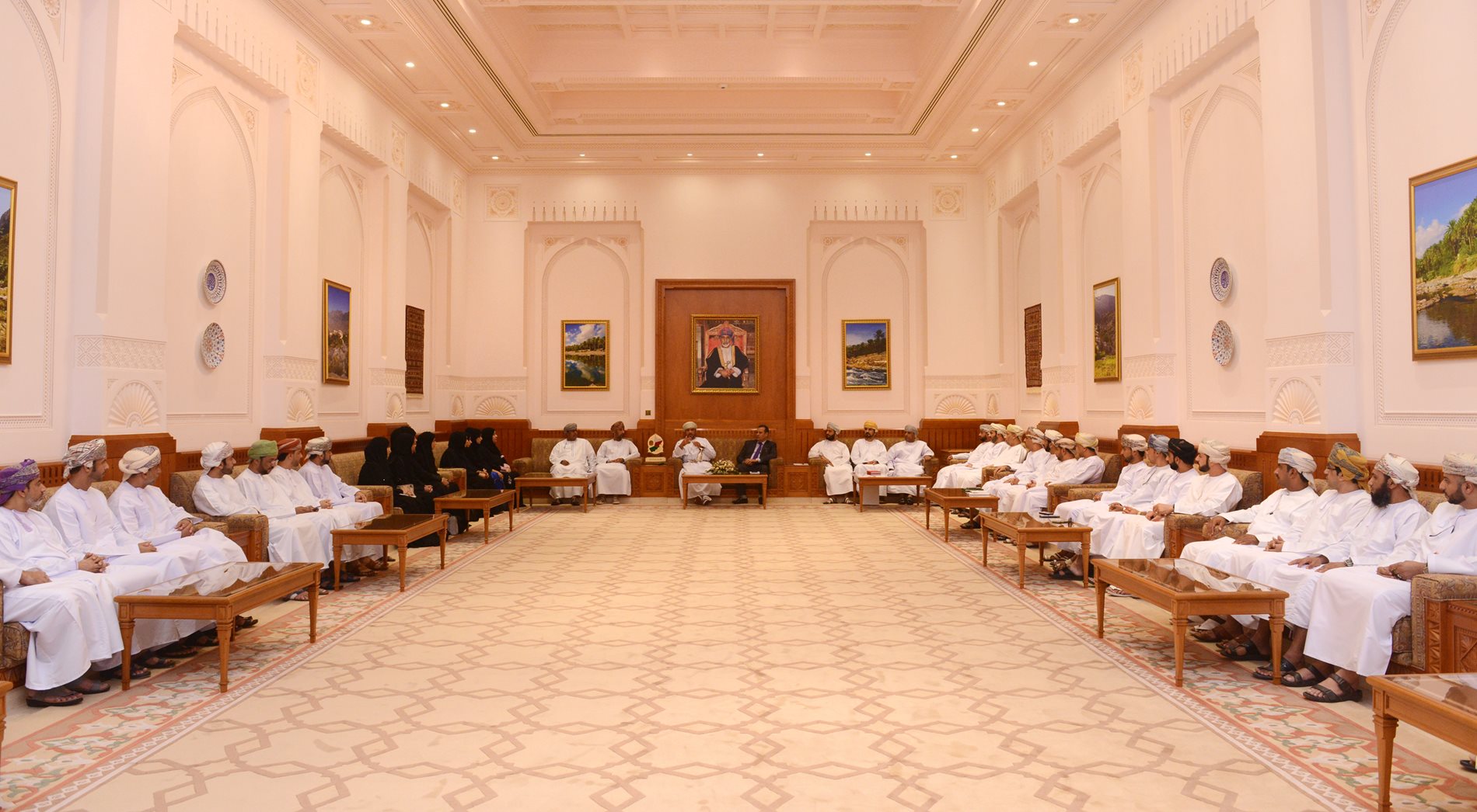 طلبة ماجستير الإدارة العامة بـ «الكلية الحديثة» يتعرفون على اختصاصات مجلس الدولة 