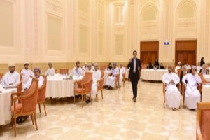 حلقة نقاشية لتعزيز مهارات موظفي مجلس عمان في دراسة مشروعات القوانين    