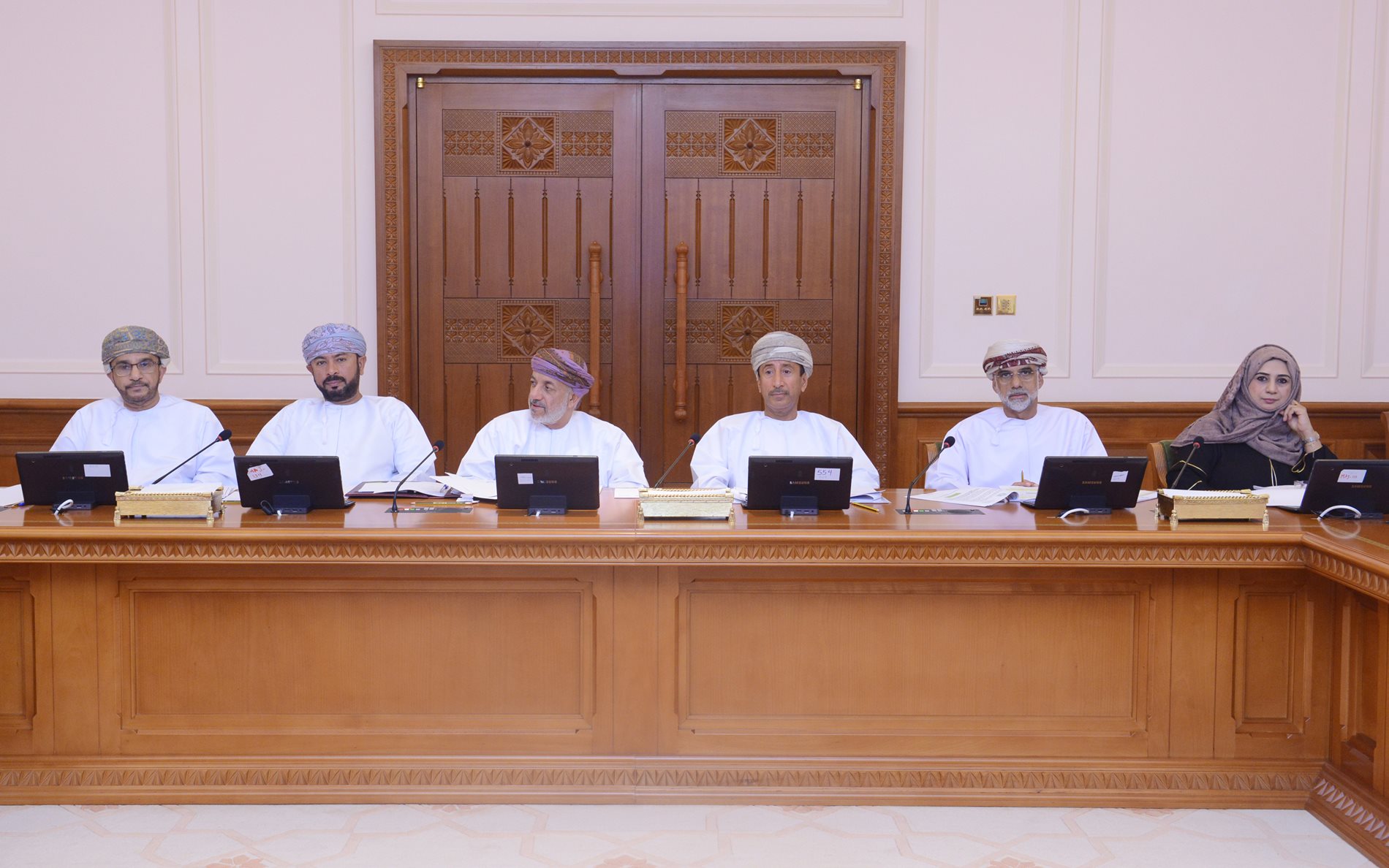          Legal Committee discusses the proposal to study and review the Notary Public Law