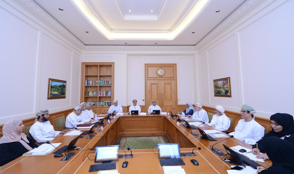 في إطار دراستها حول "واقع كبار السن بالسلطنة "  "اجتماعية الدولة " تستضيف وكيل وزارة العدل   وعددا من مسؤولي “حقوق الإنسان"  