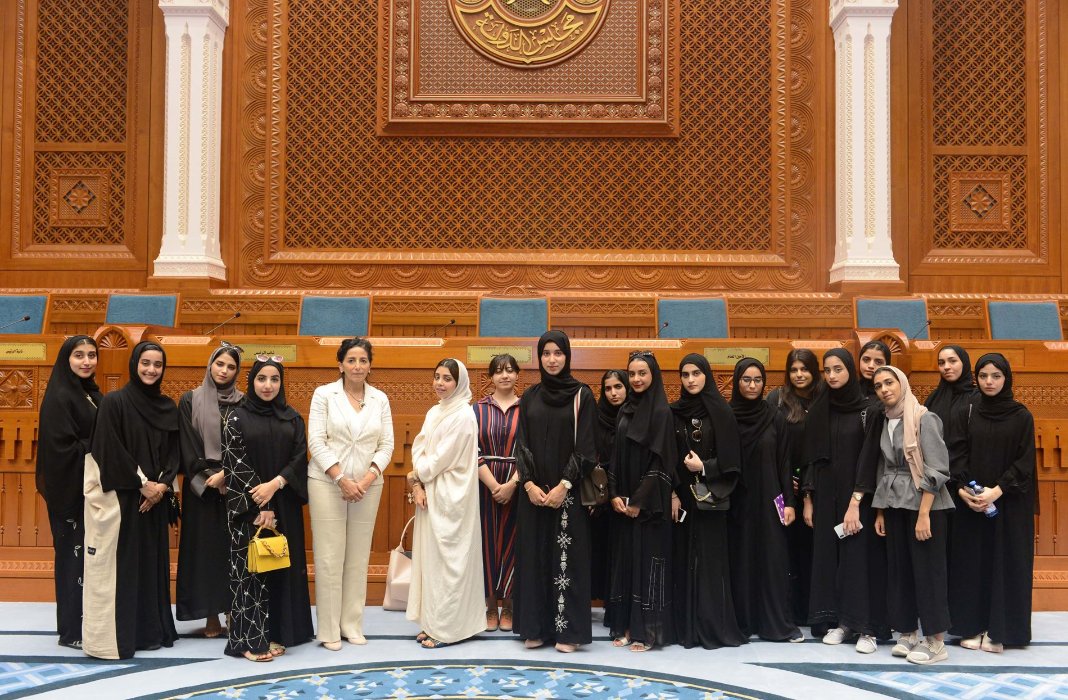 طالبات " إدارة الأعمال" بالجامعة الألمانية يتعرفن على اختصاصات المجلس    