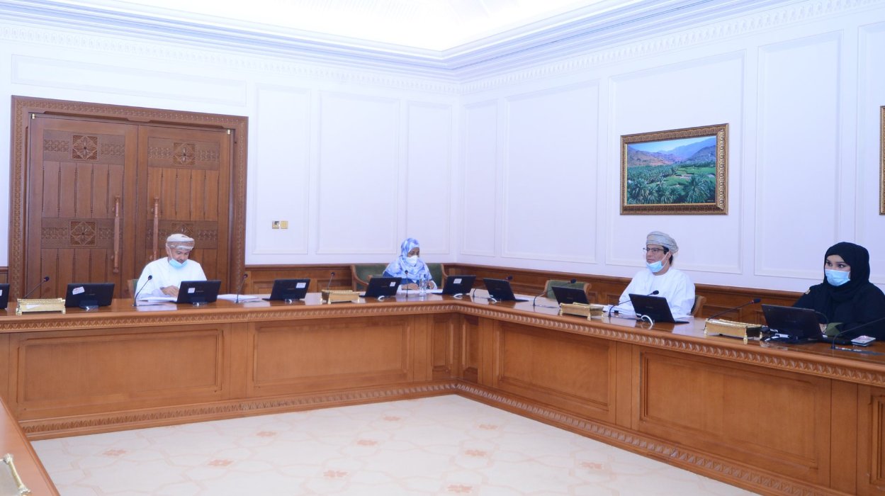 At the beginning of the meeting, the committee was briefed on the Law promulgated by Royal Decree No. 114/2001 and the related laws, as well as the study on the Marine pollution control Law. 