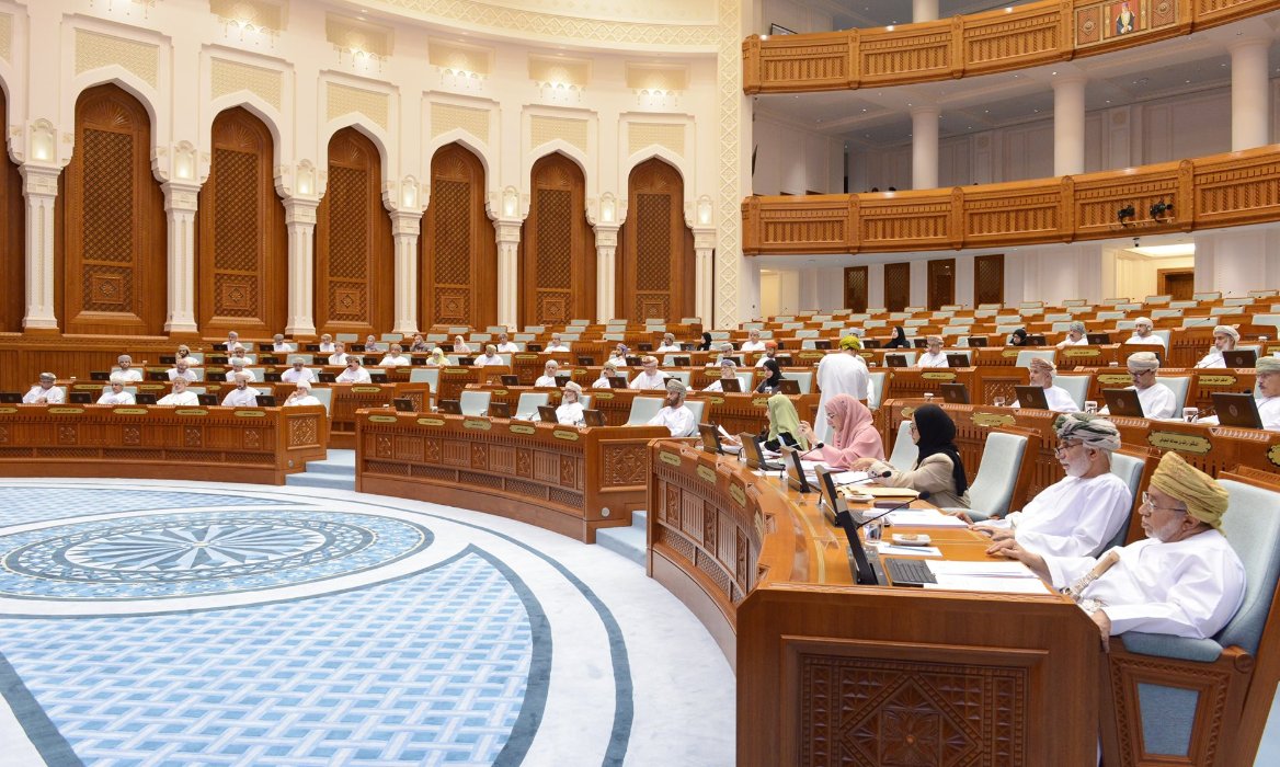  يقر توصيات اللجنة المشتركة حول مواد التباين في "مشروع قانون الإحصاء " و" النظام الموحد لشركات البريد العاجل "