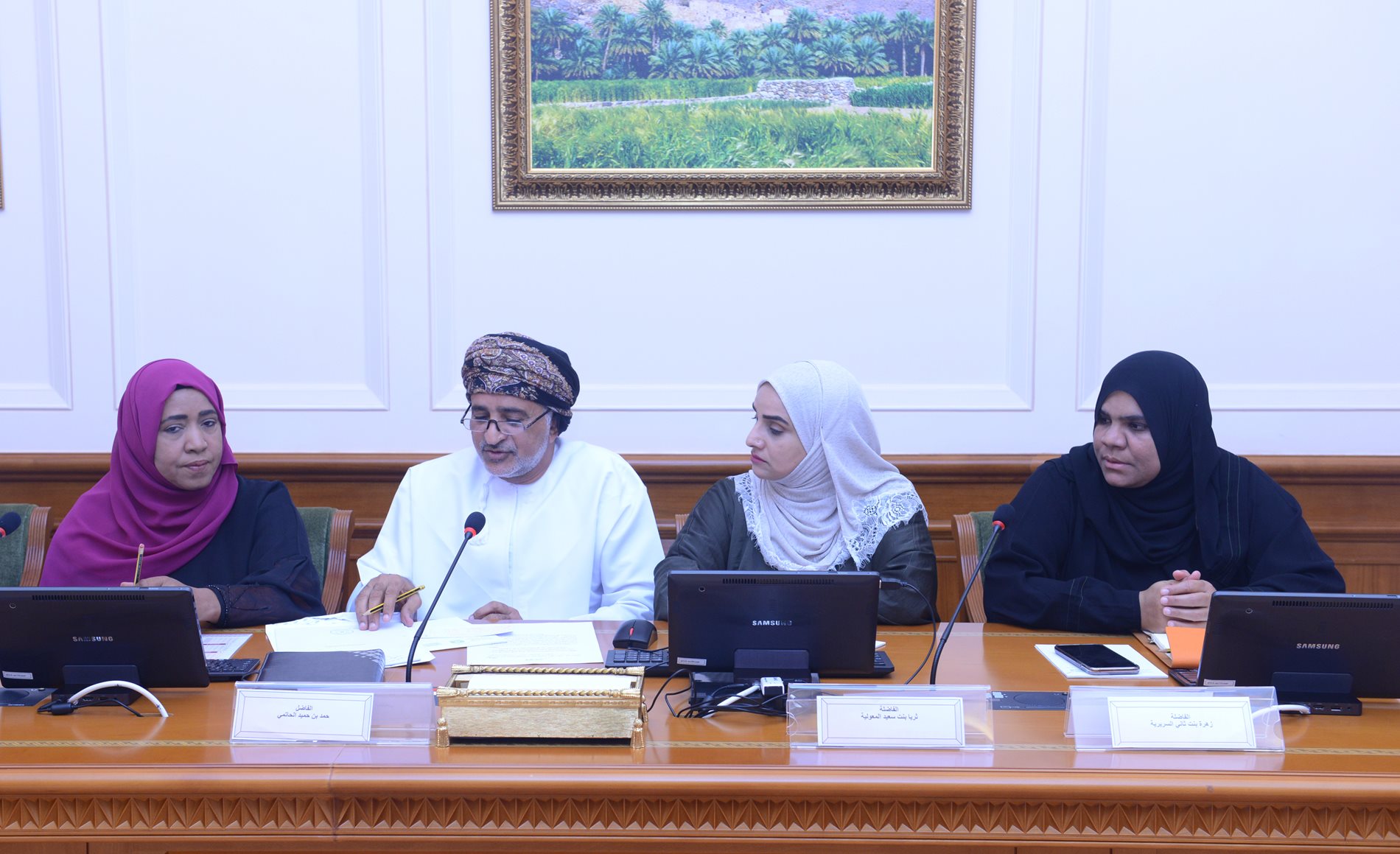 "اجتماعية الدولة " تستعرض برامج جمعية "إحسان" لرعاية كبار السن بالسلطنة