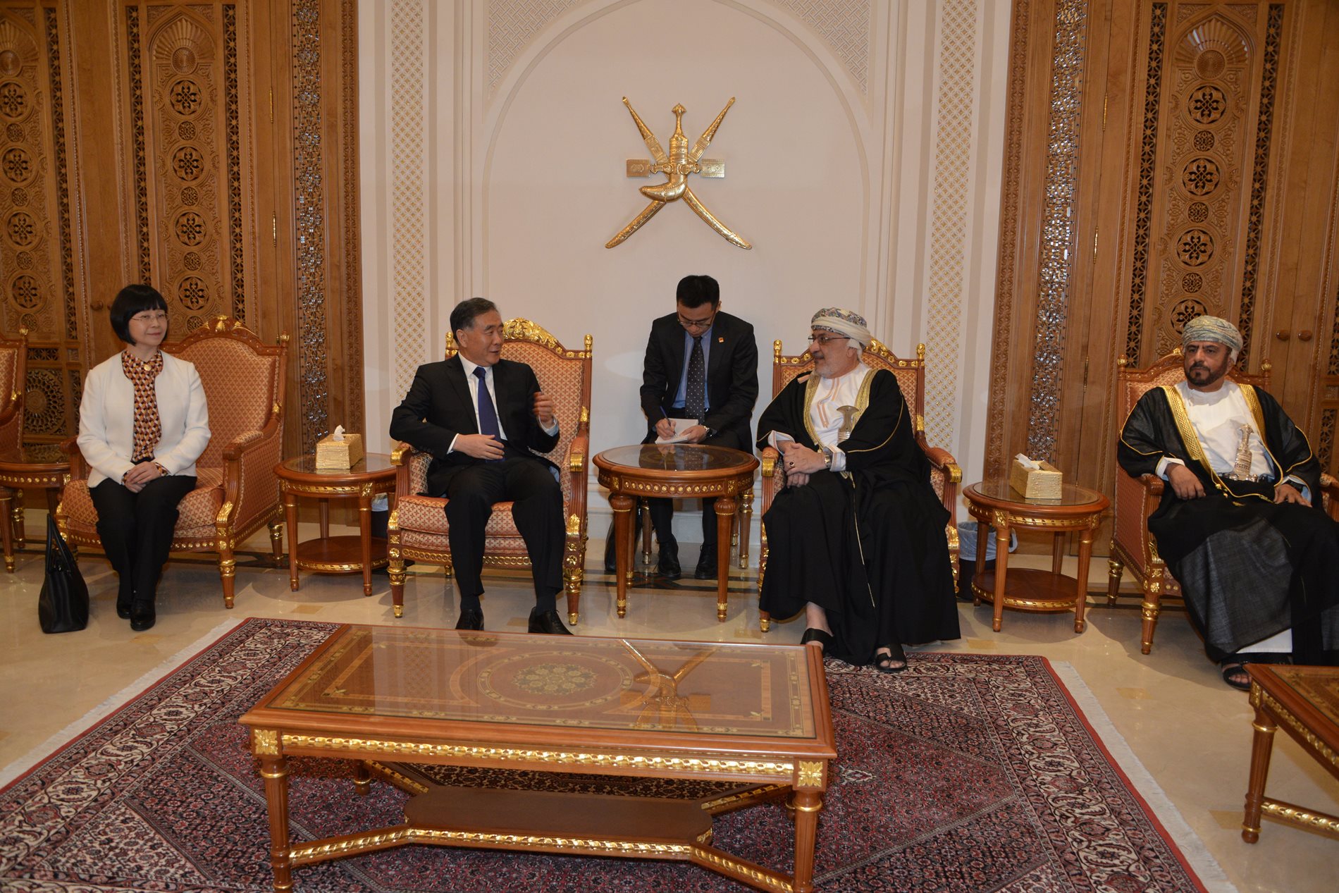 Chairman of CPPCC arrives in Oman