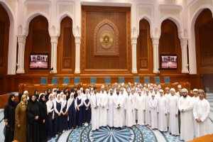 State Council receives student participants of  "Love and Peace Oman"