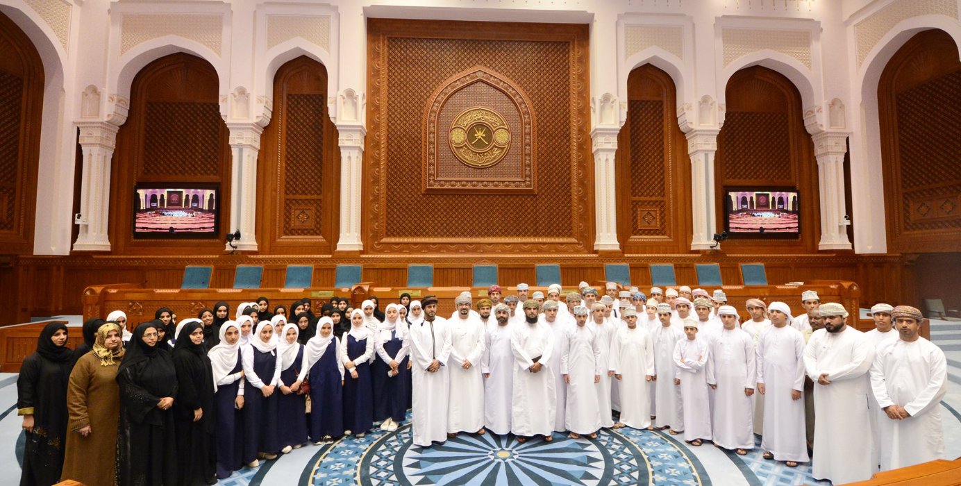 State Council receives student participants of  "Love and Peace Oman"
