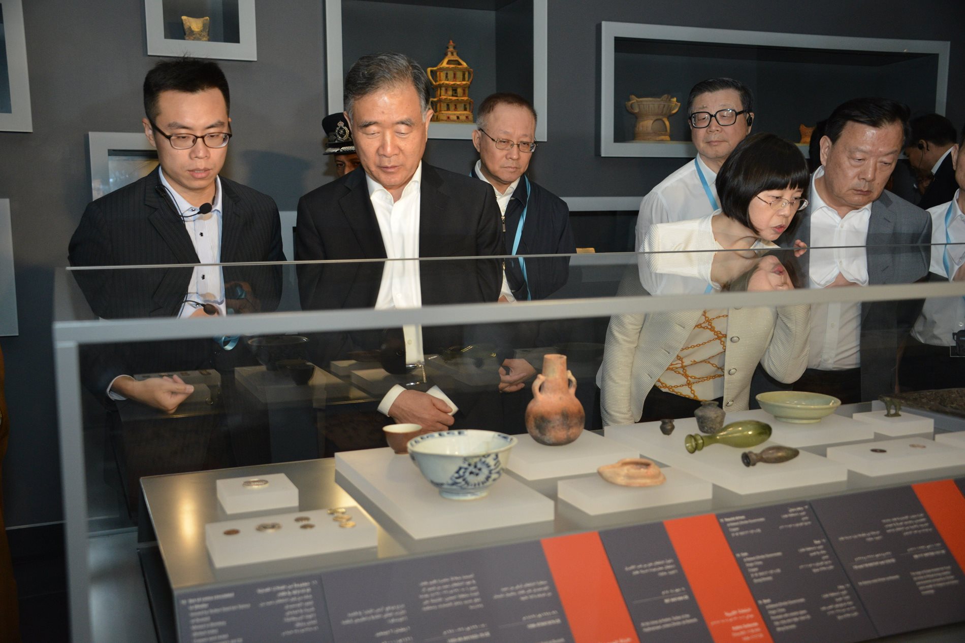 Chairman of the Chinese CPPCC visits national landmarks,holds meetings