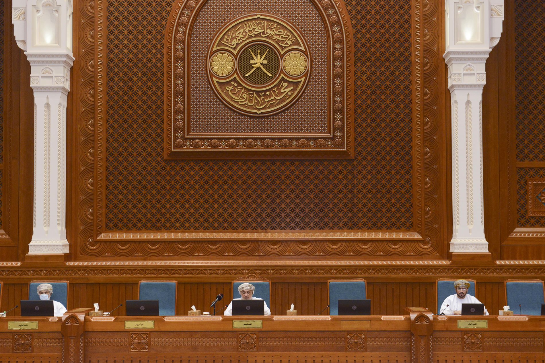 مجلس الدولة يقر مقترحاً لدراسة تأثير "كورونا "على الاقتصاد العماني