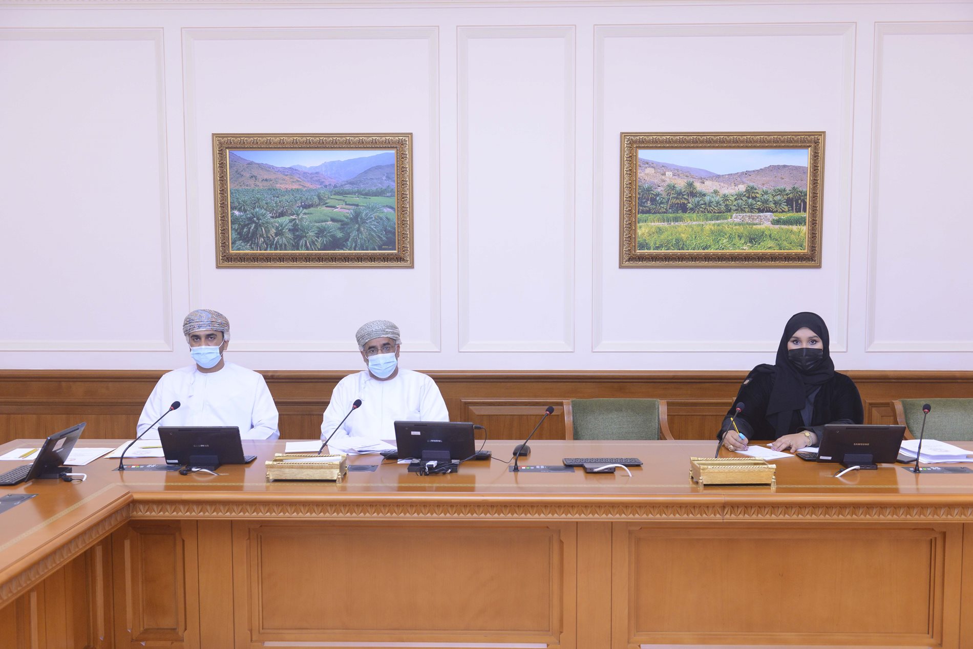 Sub-Committee reviews a draft of the study "The reality of scientific research and the role of private sector companies in supporting and developing it"