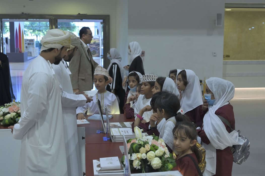 مجلسا الدولة  والشورى  يختتمان مشاركتهما في معرض مسقط للكتاب  