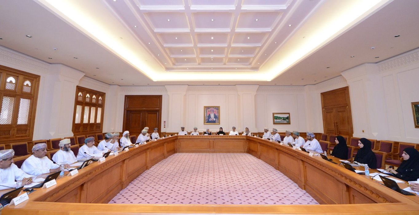 Education & Research Com. discuss efforts  of  Oman LNG &  Injas to develop the training system  
